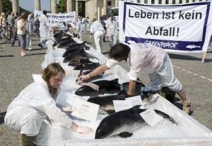 dead whales action Berlin