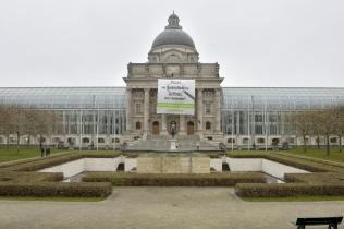 Aktivisten protestieren an Münchener Staatskanzlei 