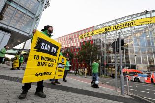 Protest at Uniper Headquarters in Düsseldorf