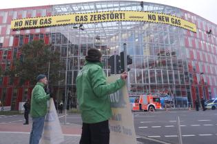 Protest at Uniper Headquarters in Düsseldorf