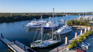 Luftaufnahme der SV Oceania während der Taufzeremonie in Coomera, Gold Coast, Australien (07/2024).