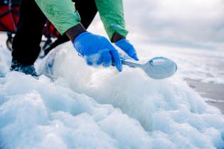 Sampling and Analysing Sea Foam for PFAS on Sylt