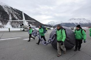 Greenpeace Activists Symbolically “Confiscate” WEF Participants Private Planes in Switzerland