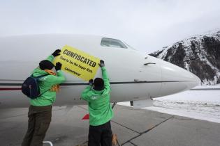 Greenpeace Activists Symbolically “Confiscate” WEF Participants Private Planes in Switzerland