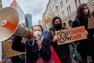 Klimaklägerin Clara Mayer beim Klimastreik in Berlin