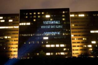 Greenpeace-Projektion an der Vattenfall-Zentrale