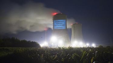 Greenpeace-Projektion am AKW Grafenrheinfeld, 28. September 2010