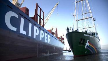 Protest im Hafen von Sao Luis an der Clipper Hope gegen Urwaldzerstörung. Mai 2012