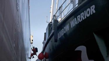 Aktivisten protestieren gegen Urwaldzerstörung im Hafen von Sao Luis, Mai 2012