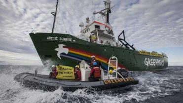 Arctic Sunrise in der Nordostpassage