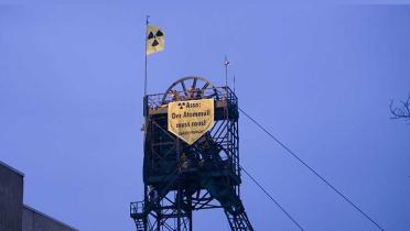 Aktion am Förderturm des Atommüll-Lagers Asse II, November 2011