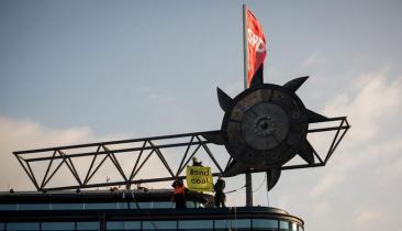 Bagger auf der SPD-Zentrale