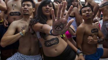 Detox Flashmob Striptease in Bangkok im Juli 2011