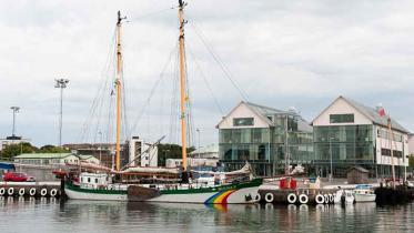 Die Beluga II im schwedischen Hafen Varberg , August 2009