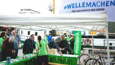 Informationsstand vor der Beluga in Münster