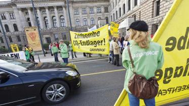 Protest gegen Verabschiedung CCS-Gesetz mit CO2-Bombenmodell, September 2011