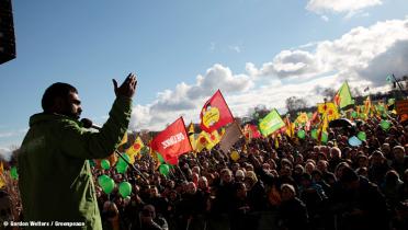 Kumi Naidoo redet bei der Demo gegen Castor-Transporte.