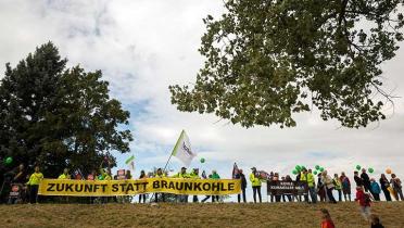 23.08.2014: 7500 Menschen aus 27 Ländern bilden Hand in Hand über die deutsch-polnische Grenze hinweg eine Kette gegen Kohle