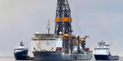 Repsol-Ölbohrschiff "'Rowan Renaissance" vor den kanarischen Inseln