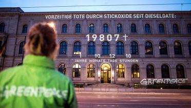 Projektion am Bundesverkehrsministerium in Berlin