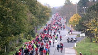 Fahrraddemo aus der Vogelperspektive