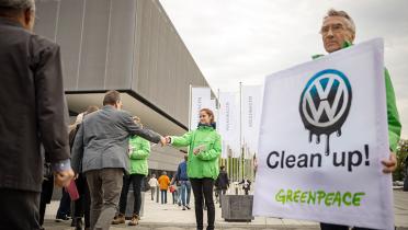 Aktivisten vor VW-Hauptversammlung