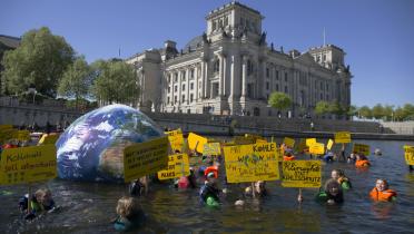 JAGs bei Demonstration in der Spree