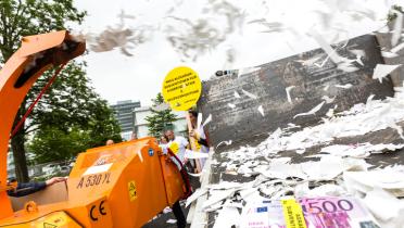 Aktion in Bonn: geschredderte Geldbündel