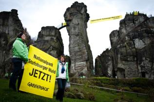 Greenpeace-Aktion an den Externsteinen in Horn-Bad Meinberg.