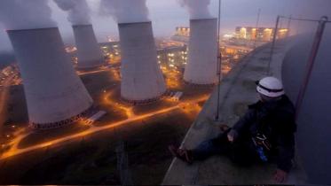 Aktivisten auf dem Kühlturm Jänschwalde, September 2009