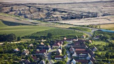 Kohleabbau in einer Braunkohle Tagebaugrube (Vattenfall) in Jaenschwalde, Juli 2008