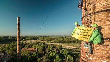 Kletterer am Schornstein in Haidemühl