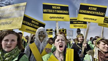 Impressionen von der Menschenkette von Neckerwestheim nach Stuttgart 03/12/2011