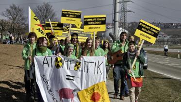 Impressionen von der Menschenkette von Neckerwestheim nach Stuttgart 03/12/2011