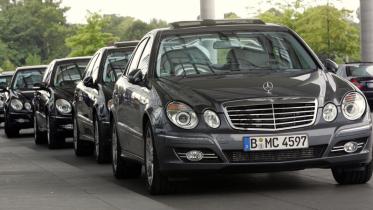 Mercedes Benz-Dienstwagen im Regierungsviertel in Berlin 07/07/2008