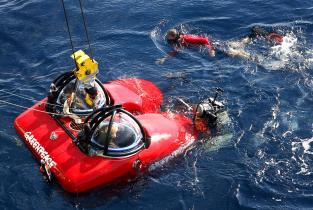 Mit dem U-Boot wird der Benthic Lander im Golf von Mexiko positioniert. Oktober 2010