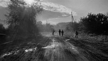 Sewersk/Tomsk-7: Kinder auf dem Schulweg, September 2005