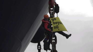 Greenpeace erklettert Ölbohrschiff Stena Carron vor Shetlands im September 2010