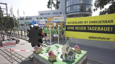 Protest vor Vattenfall-Zentrale in Cottbus für Kohleausstieg, im Juni 2011