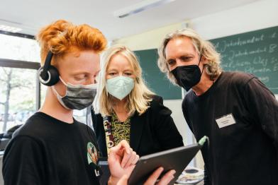 Zum Auftakt einer Reihe von Klimaaktionstagen in Baden-Württemberg veranstaltet das Windeck-Gymnasium in Bühl einen Klimaaktionstag für alle Schüler:innen der Schule. Auch Greenpeace trägt mit mehreren Workshops zum vielfältigen Programm bei. So wird das Greenpeace-Bildungsteam Bildungsmaterial mit Augmented-Reality-Technologie vorstellen und mit Schüler:innen testen. 