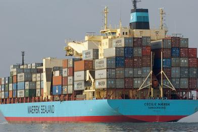 Containerschiff vor Guinea