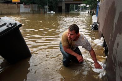 Hochwasser in Prag: Die Moldau hat die Altstadt von Prag unter Wasser gesetzt, im August 2002