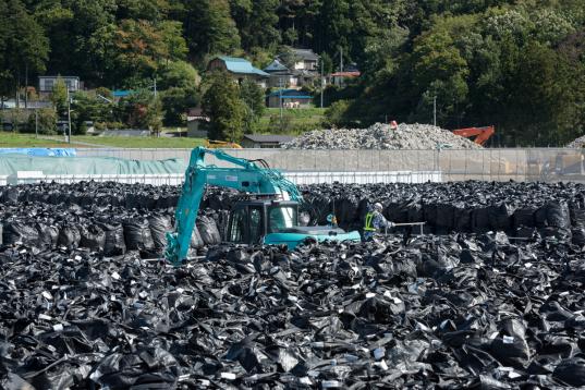 Lagerfläche für Atommüll in Iitate, Präfektur Fukushima in Japan