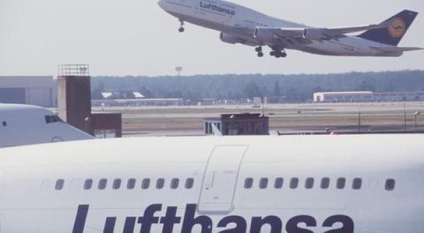 Lufthansa-Jets auf dem Flughafen Frankfurt 