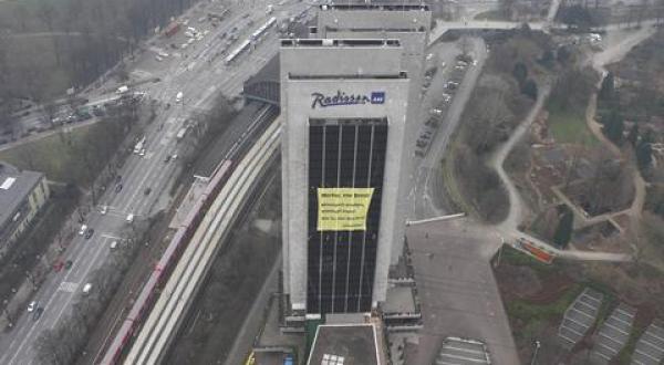 climate banner on SAS Radisson Hamburg