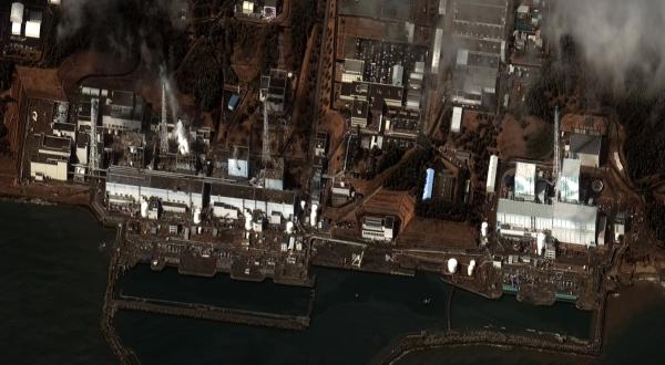 Ein Satellitenbild zeigt die Schäden am Kernkraftwerk Fukushima I in der Präfektur Fukushima. Die Schäden wurden durch das Offshore-Erdbeben vom 11. März 2011 verursacht.