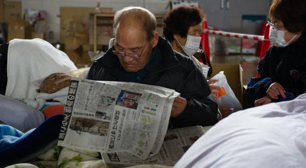 Mann in einer Notunterkunft in Yonezawa bei Fukushima