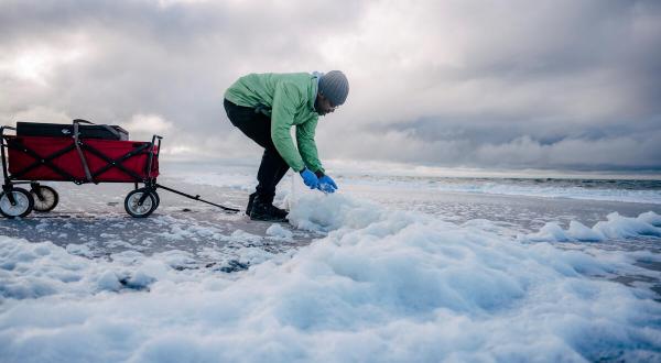 Sampling and Analysing Sea Foam for PFAS on Sylt