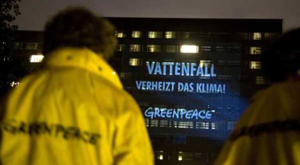 Greenpeace-Projektion an der Vattenfall-Zentrale