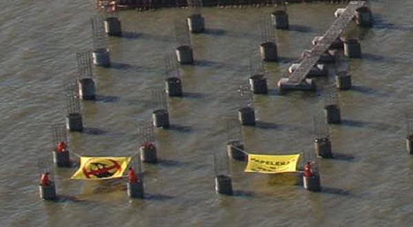 Greenpeace-Protest im Rio Uruguay